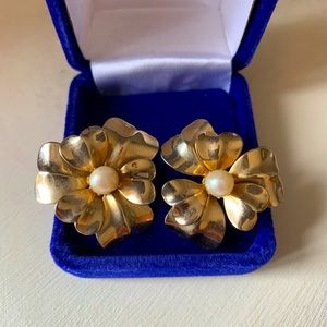 Vintage Coro Gold tone and pearl/bead clip Earrings